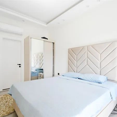 Lejlighed Gokgur 2-bedroom For Rent, 400 Meters From The Sea, Mahmutlar, *